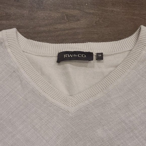 RW & CO V neck long sleeve - Picture 2 of 3